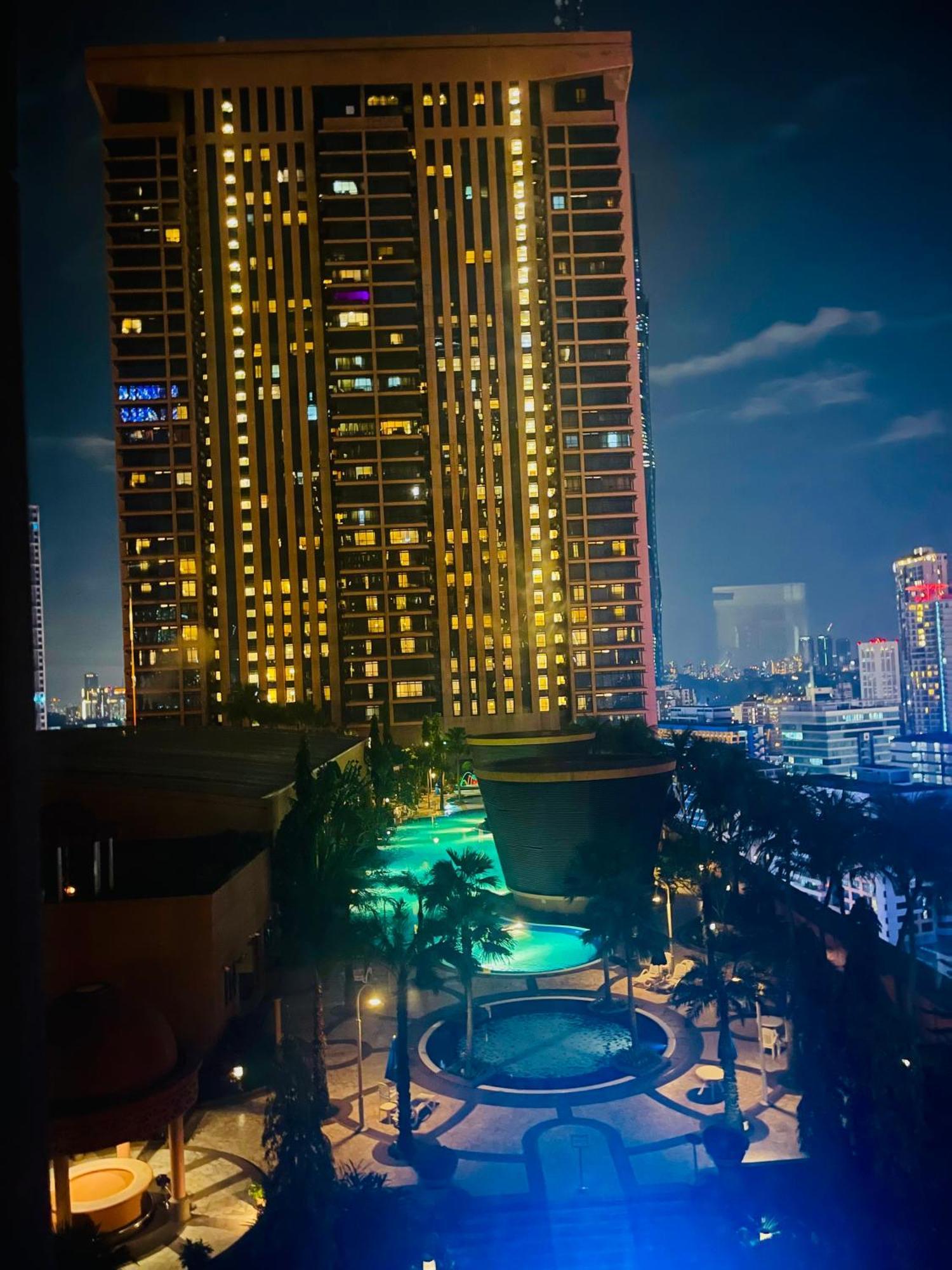 New Empire At Times Square Kl